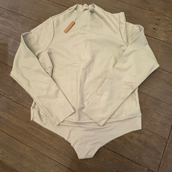 SKIMS NWT Size 3X Women's Mock Neck Long Sleeve Faux Leather Bodysuit In Shell - Picture 1 of 7